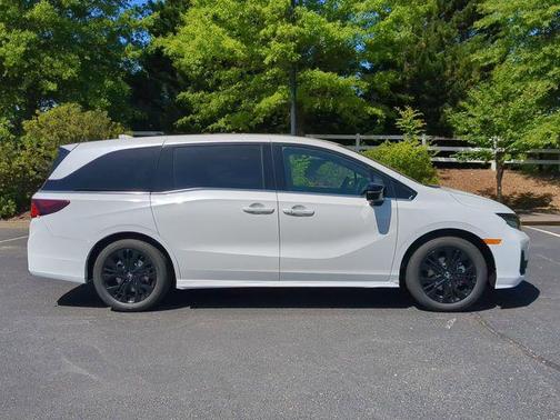 Platinum White Pearl 2026 Honda Odyssey Sport-L