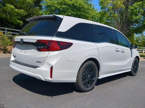Platinum White Pearl 2026 Honda Odyssey Sport-L