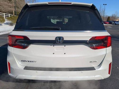 Platinum White Pearl 2026 Honda Odyssey Elite
