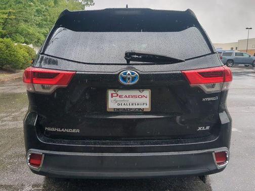 Midnight Black Metallic 2017 Toyota Highlander Hybrid XLE