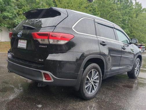 Midnight Black Metallic 2017 Toyota Highlander Hybrid XLE