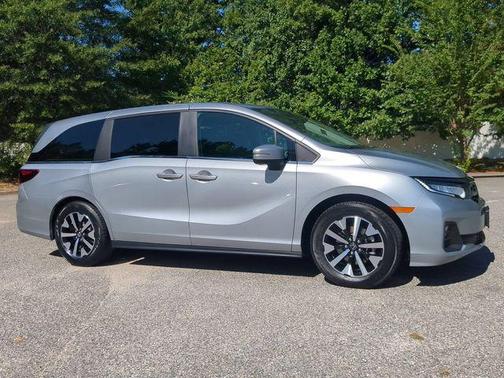 Solar Silver Metallic 2025 Honda Odyssey EX-L