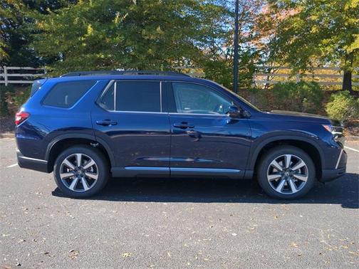 2025 Honda Pilot Touring 8-Passenger