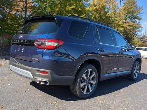 2025 Honda Pilot Touring 8-Passenger