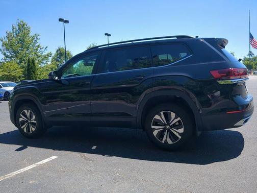 deep black pearl 2026 Volkswagen Atlas 2.0T SE