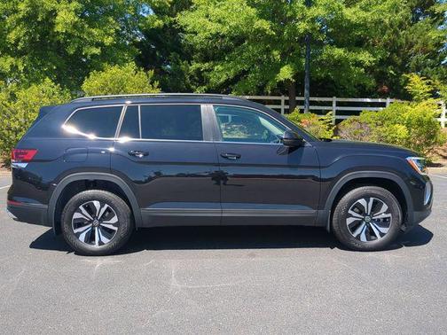 deep black pearl 2026 Volkswagen Atlas 2.0T SE