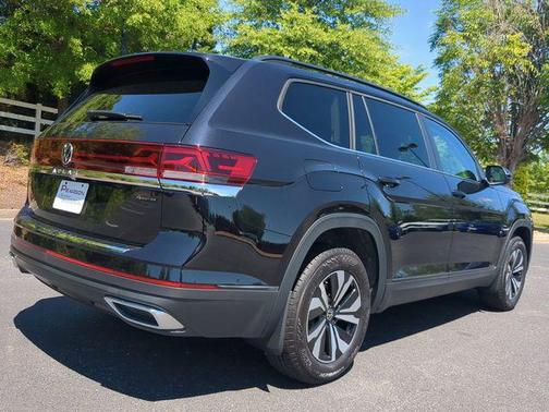 deep black pearl 2026 Volkswagen Atlas 2.0T SE
