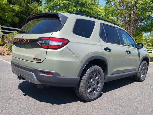 Ash Green Metallic 2026 Honda Pilot TrailSport