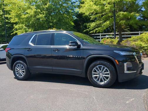 Mosaic Black Metallic 2023 Chevrolet Traverse LT Cloth