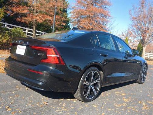 2024 Volvo S60 B5 Core Dark Theme