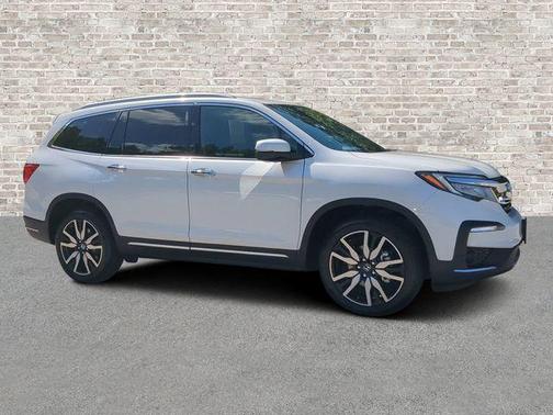 Platinum White 2022 Honda Pilot AWD Elite