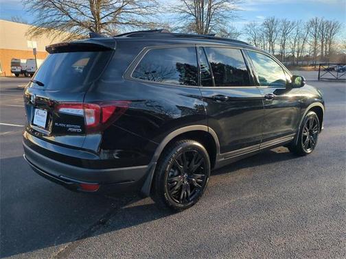 2022 Honda Pilot AWD Black Edition