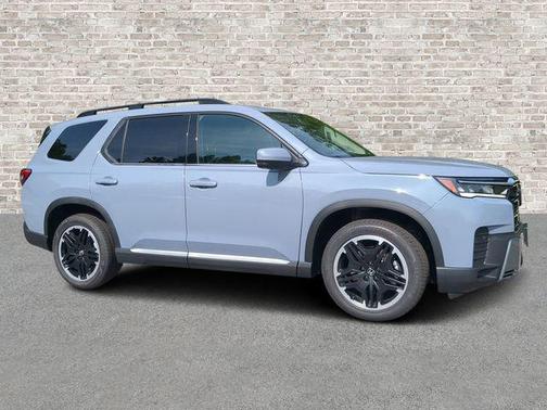 Sonic Gray Pearl 2026 Honda Pilot Touring 8-Passenger