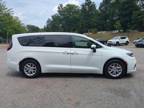 Bright White Clearcoat 2023 Chrysler Pacifica Touring L