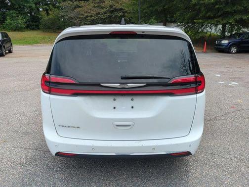 Bright White Clearcoat 2023 Chrysler Pacifica Touring L