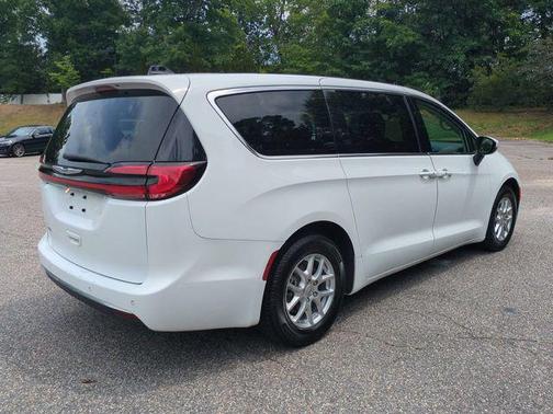 Bright White Clearcoat 2023 Chrysler Pacifica Touring L