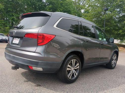 Modern Steel Metallic 2017 Honda Pilot EX-L