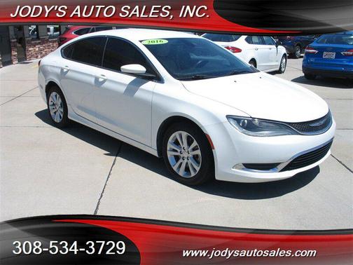 Bright White Clearcoat 2016 Chrysler 200 Limited
