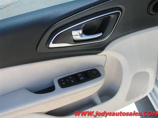 Bright White Clearcoat 2016 Chrysler 200 Limited
