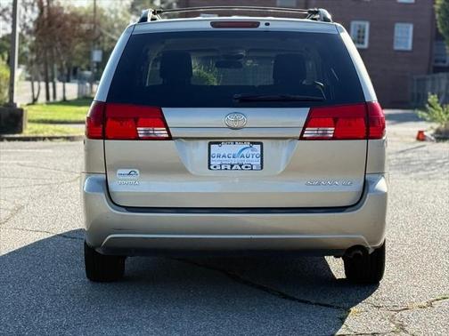 2005 Toyota Sienna XLE