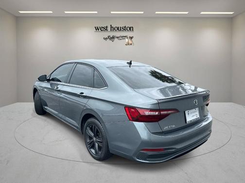 Platinum Gray Metallic 2023 Volkswagen Jetta 1.5T SE