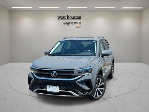 Pure Gray 2023 Volkswagen Taos 1.5T SE