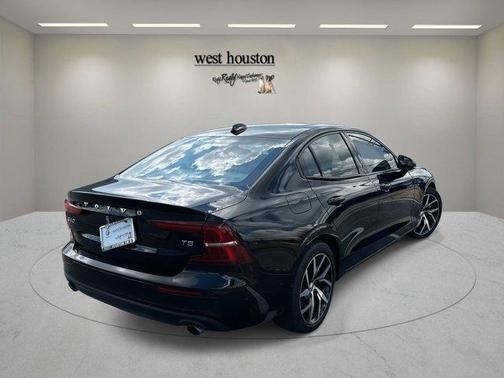 2019 Volvo S60 T5 Momentum
