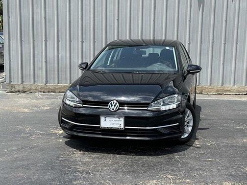 Deep Black Pearl Effect 2018 Volkswagen Golf TSI S