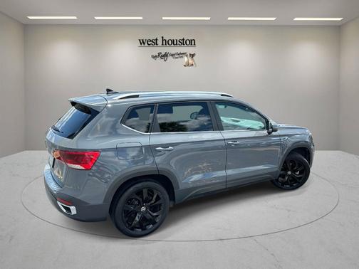 Pure Gray 2023 Volkswagen Taos 1.5T SE