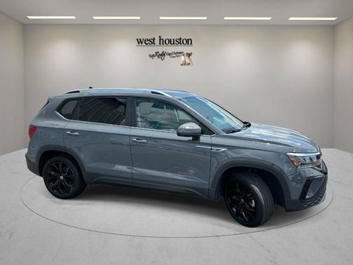 Pure Gray 2023 Volkswagen Taos 1.5T SE