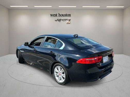 2017 Jaguar XE 25t Premium