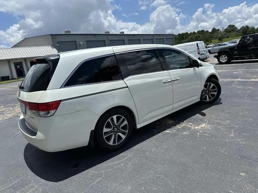 White 2014 Honda Odyssey Touring