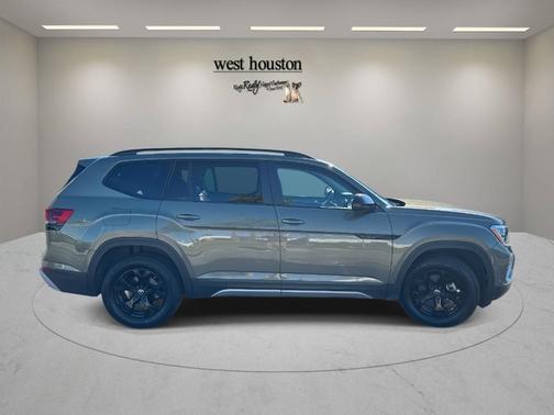 2024 Volkswagen Atlas 2.0T Peak Edition SE w/Technology