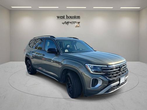 2024 Volkswagen Atlas 2.0T Peak Edition SE w/Technology