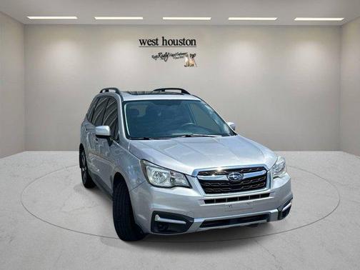 Ice Silver Metallic 2017 Subaru Forester 2.5i Premium