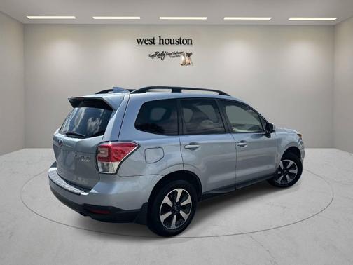 Ice Silver Metallic 2017 Subaru Forester 2.5i Premium