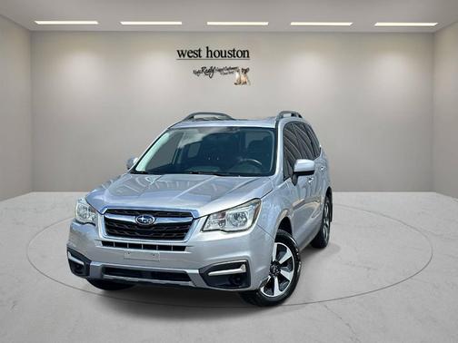 Ice Silver Metallic 2017 Subaru Forester 2.5i Premium