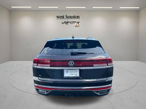 Deep Black Pearl Effect 2024 Volkswagen Atlas Cross Sport 2.0T SE w/Technology