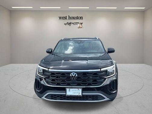 Deep Black Pearl Effect 2024 Volkswagen Atlas Cross Sport 2.0T SE w/Technology