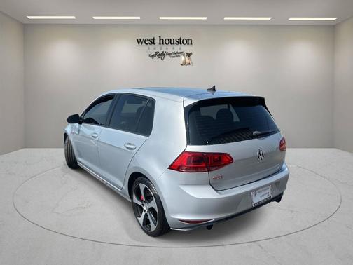2017 Volkswagen Golf GTI SE 4-Door