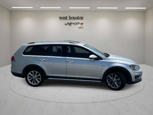 Reflex Silver Metallic 2017 Volkswagen Golf Alltrack TSI SE