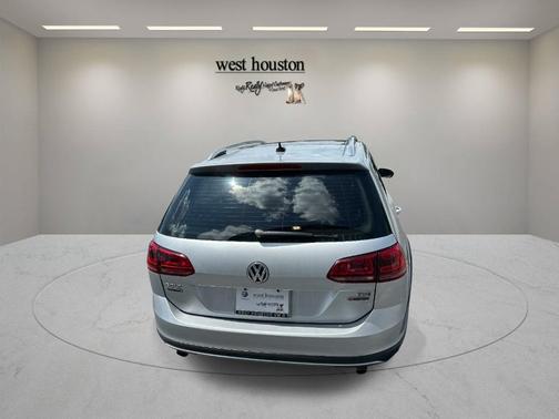 Reflex Silver Metallic 2017 Volkswagen Golf Alltrack TSI SE