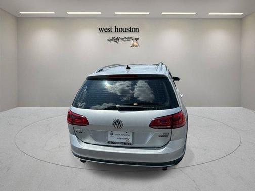 Reflex Silver Metallic 2017 Volkswagen Golf Alltrack TSI SE