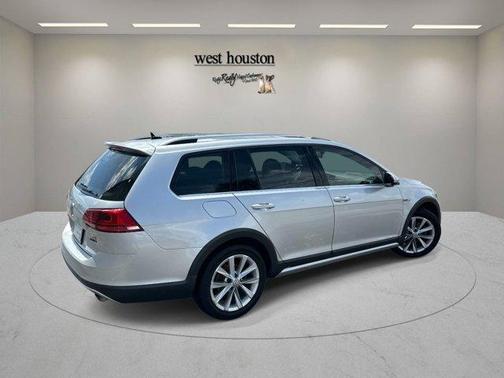 Reflex Silver Metallic 2017 Volkswagen Golf Alltrack TSI SE