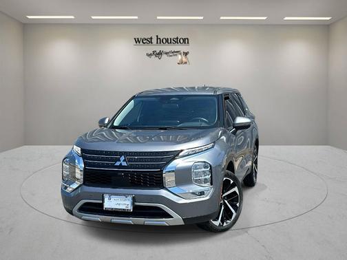 Gray 2023 Mitsubishi Outlander SE