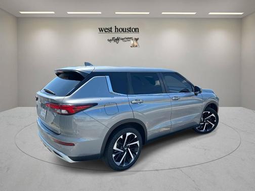 Gray 2023 Mitsubishi Outlander SE