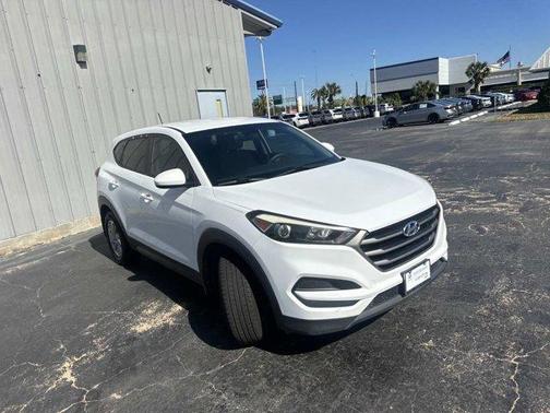 2016 Hyundai TUCSON SE