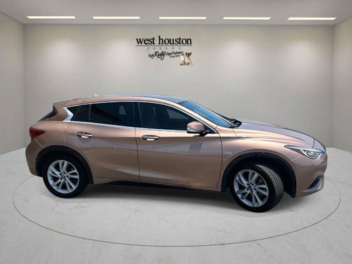 2018 INFINITI QX30 Luxury