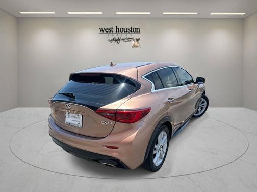 2018 INFINITI QX30 Luxury