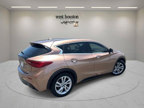 2018 INFINITI QX30 Luxury